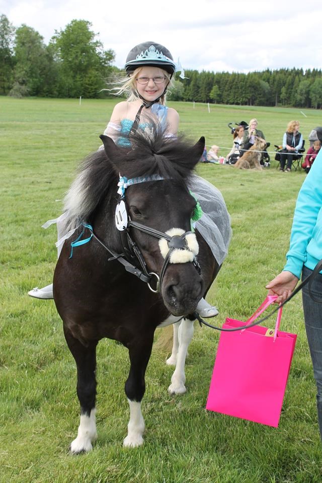 Petronella Bohlin och Caramell.jpg